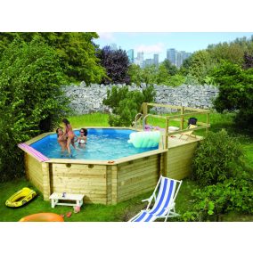   Karibu „2-es medence modell” fából (nyomáskezelt) 4,3x4,3 m közepes terasszal