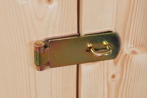 Karibu Kerko 5. Nagyméretű lapostetős kerti ház, modern sarokablakkal, oldal- és hátfallal rendelkező bővítménnyel/terasszal, natúr fából 522 cm x 246 cm